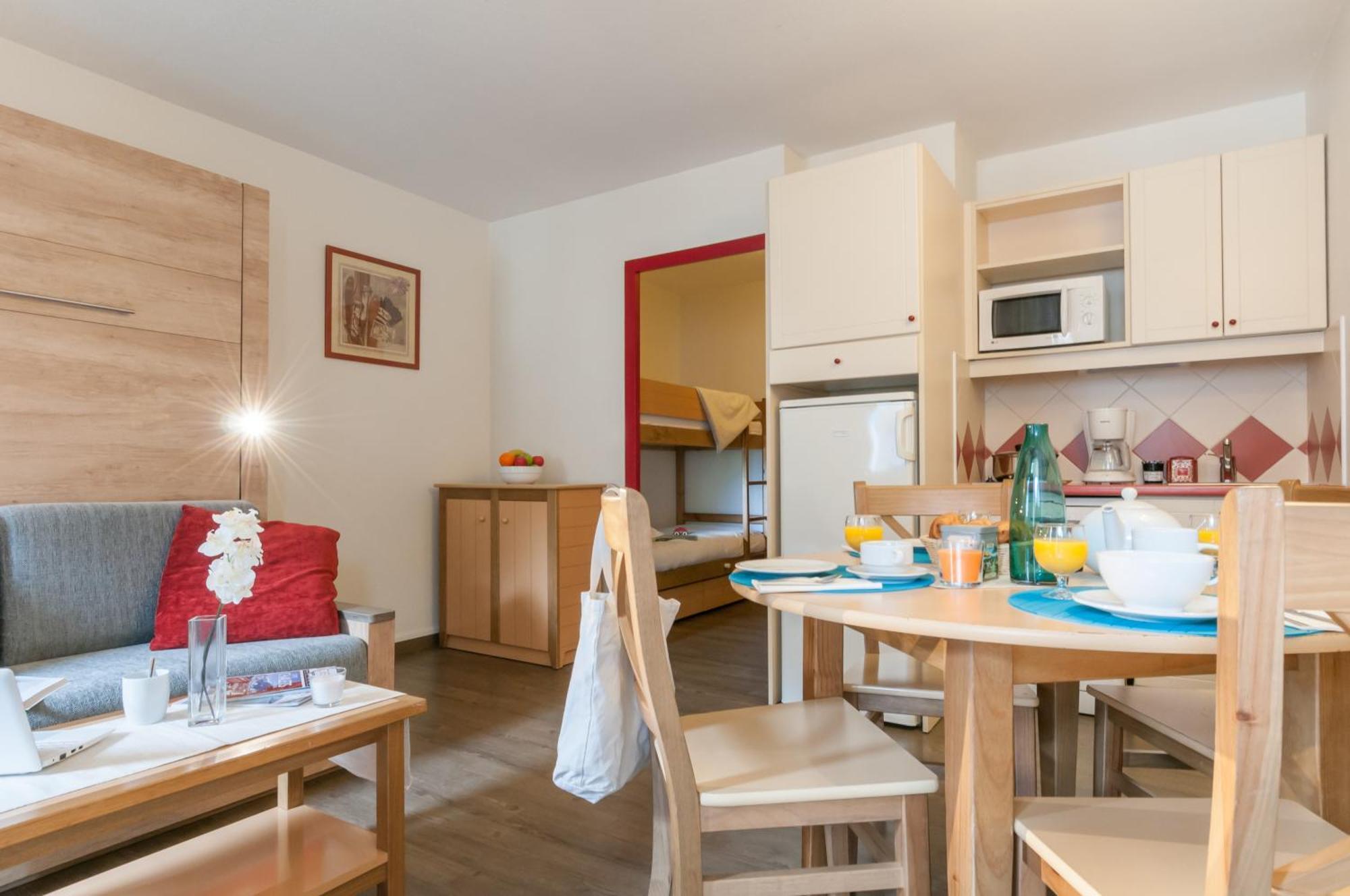 Studio with Sleeping Alcove (4 People) - River